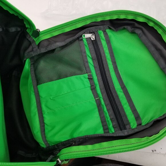 North Face Jester 28 Liter Black Green School Hiking 18 Inch Backpack - Picture 16 of 16